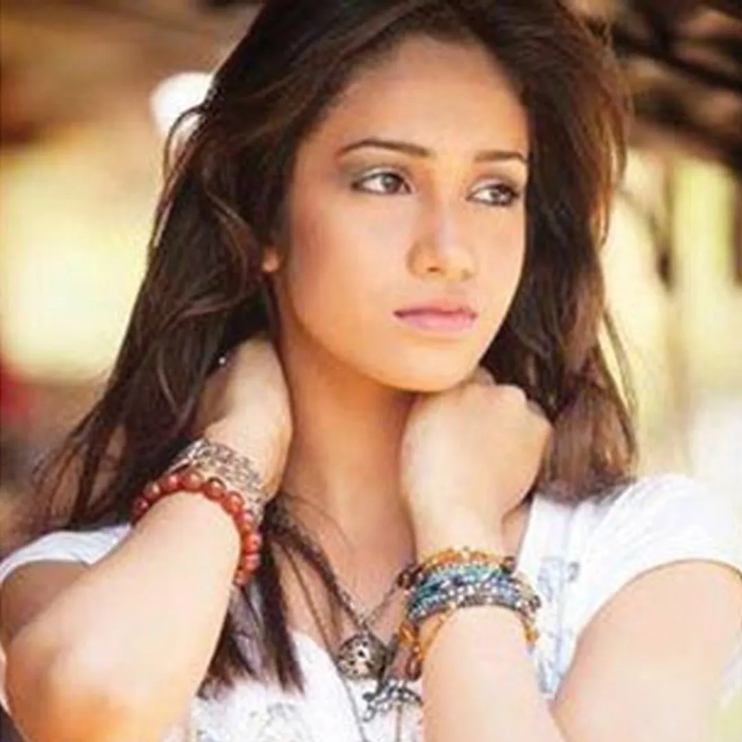 Suicide threats to love - Actress Shriya released on video